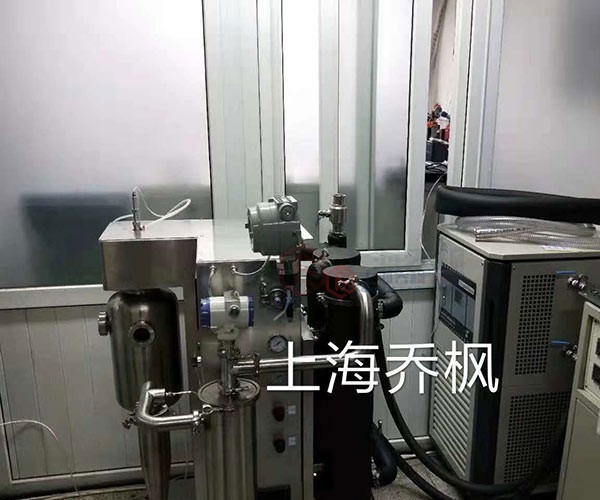 某大學實驗室采購實驗型閉式噴霧干燥機現(xiàn)場照